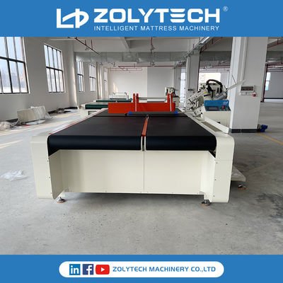 Machine automatique de bord de bande de matelas pour des panneaux de matelas dans la chaîne de production de matelas