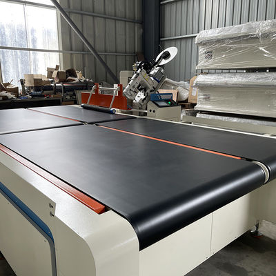 ZOLYTECH a informatisé le basculement automatique de la machine 15-20pcs/h de bord de bande pour des débutants affilant la machine à coudre
